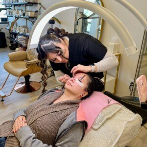 Esthetician applying classic eyelash extensions and lash tint using precision technique β LashLuv Beauty Bar in Bothell WA, serving Kenmore, Mill Creek, and Woodinville