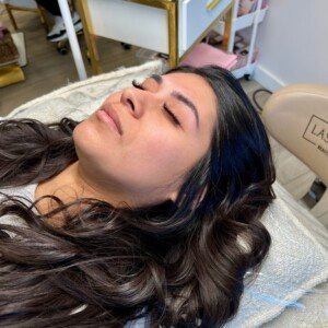Client with freshly done eyelash extensions and perfectly shaped brows β LashLuv Beauty Bar in Bothell WA, proudly serving Kenmore, Mill Creek, and Woodinville